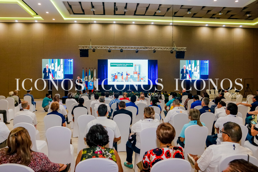 Disertación Roger Valladares conferencia rotaria Distrito 4250