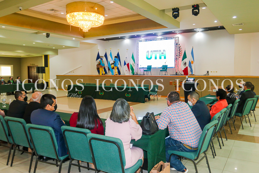 Encuentro Consejo de decanos de ingeniería en UTH Honduras