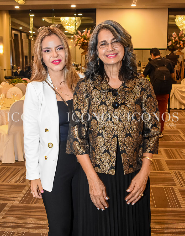 Homenaje pastora Liliana Espinoza de Bendaña