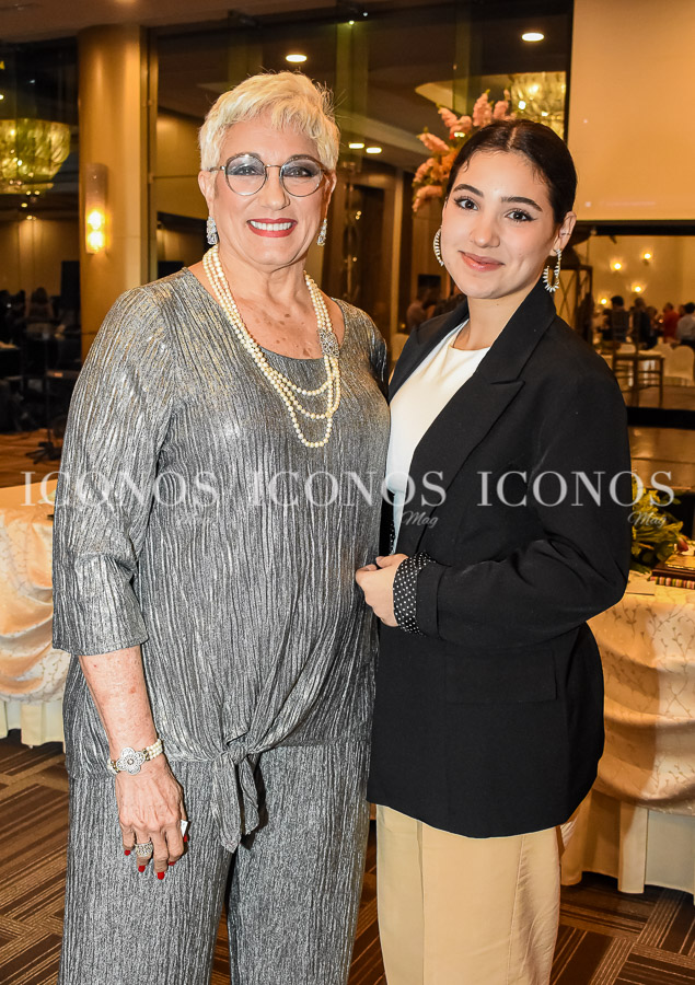 Homenaje pastora Liliana Espinoza de Bendaña