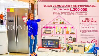 Lady Lee entrega menaje por su 51 aniversario