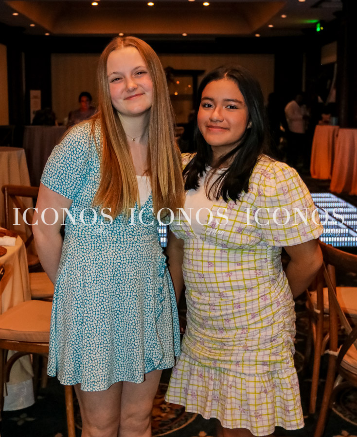 Quine años Renata y Ana Lucía Ávila Pezzaross