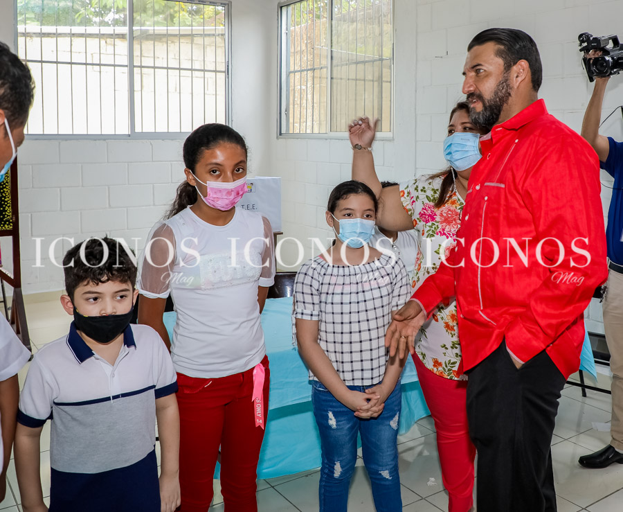 USAP apoya campaña Apadrinemos una Escuela