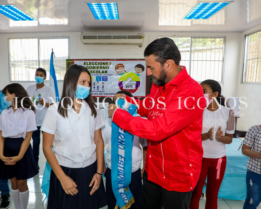 USAP apoya campaña Apadrinemos una Escuela