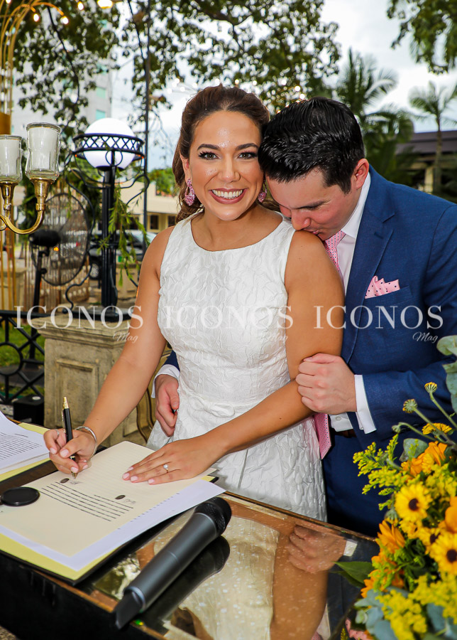 Boda Civil Nicole Vaquero y Christian Salas