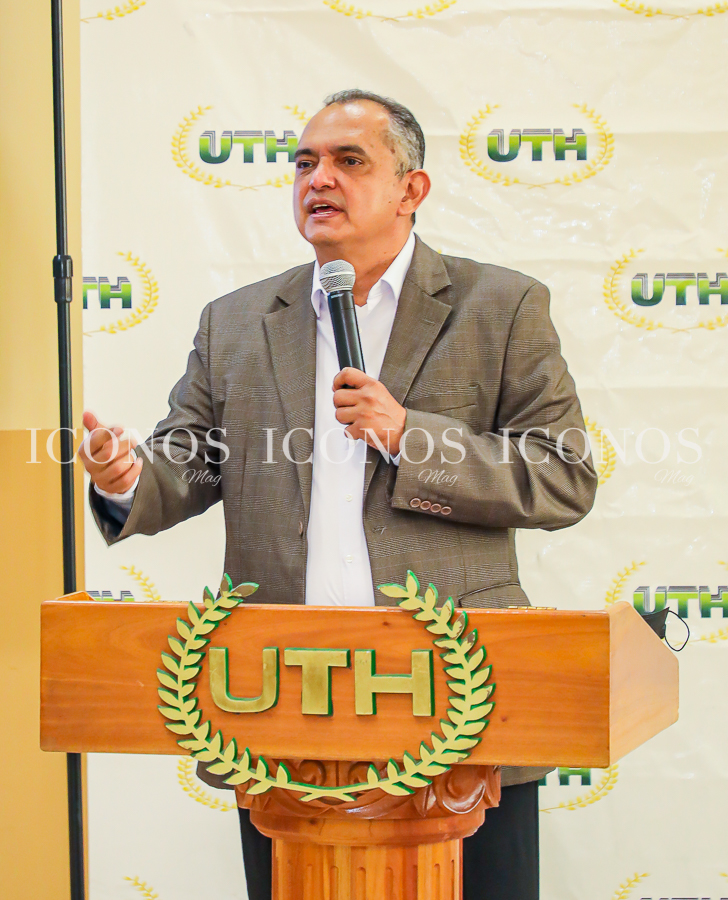 Conferencia de la verdad para periodistas UTH
