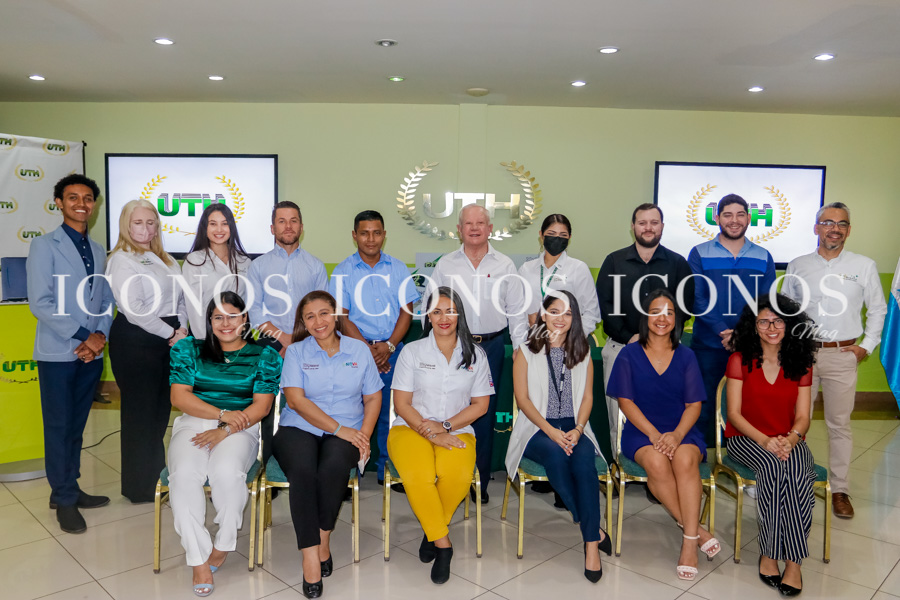 Entrega capital semilla a emprendedores by UTH 2022