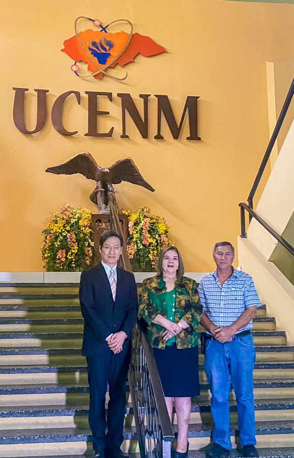 Visita cónsul general de Taiwán a UCENM