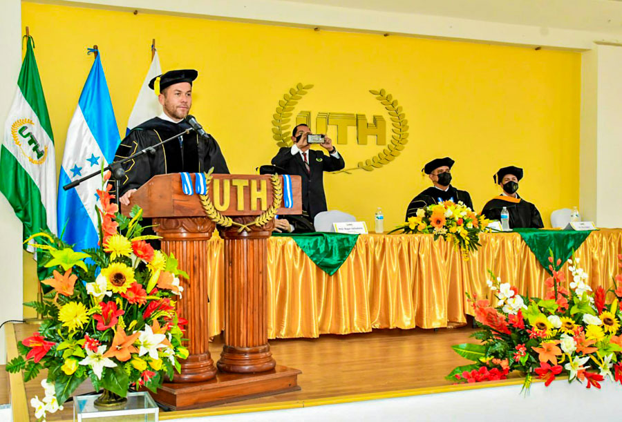 Graduacion 2022 UTH campus Puerto Cortes