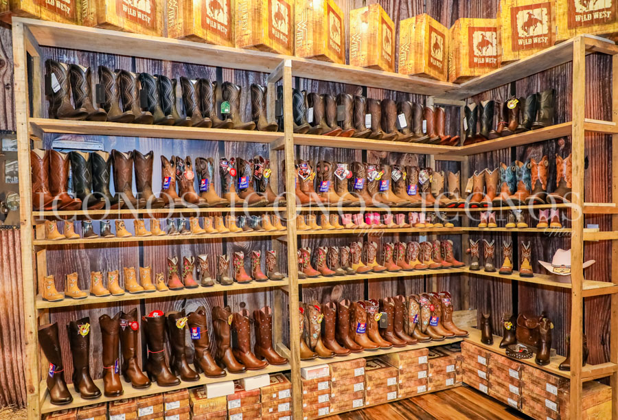 Inauguración tienda Wild West Mega Mall