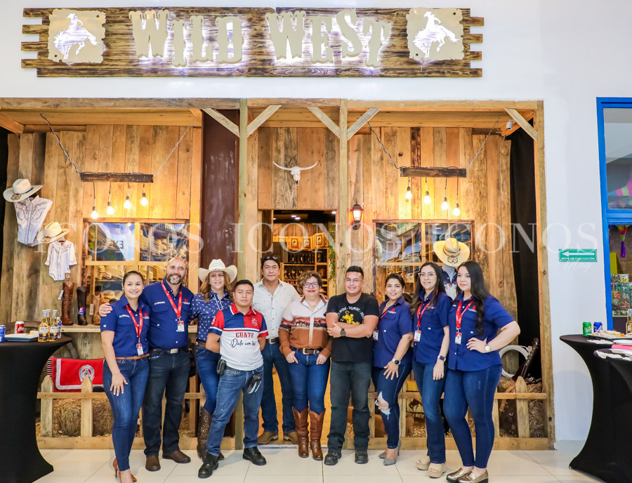 Inauguración tienda Wild West Mega Mall