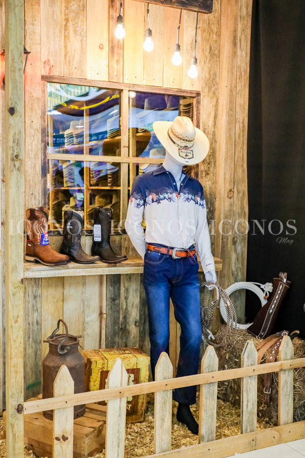 Inauguración tienda Wild West Mega Mall