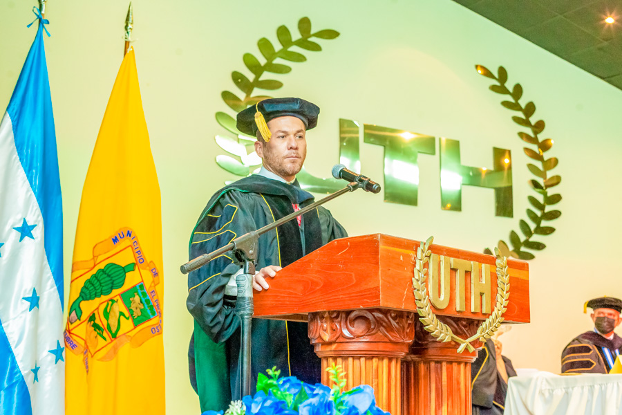 La 23 graduación UTH campus El Progreso