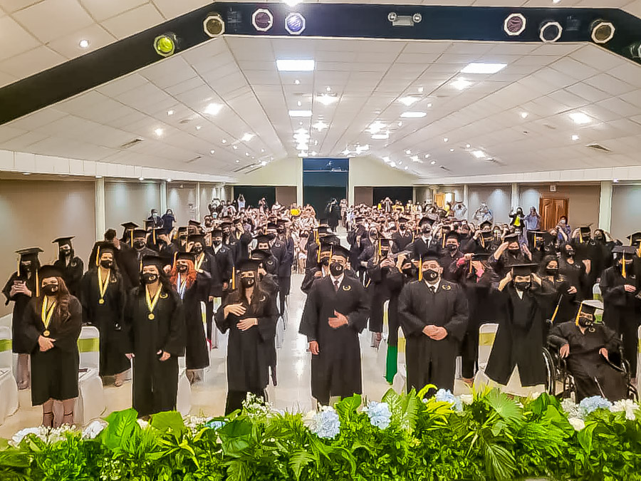 La 23 graduación UTH campus El Progreso