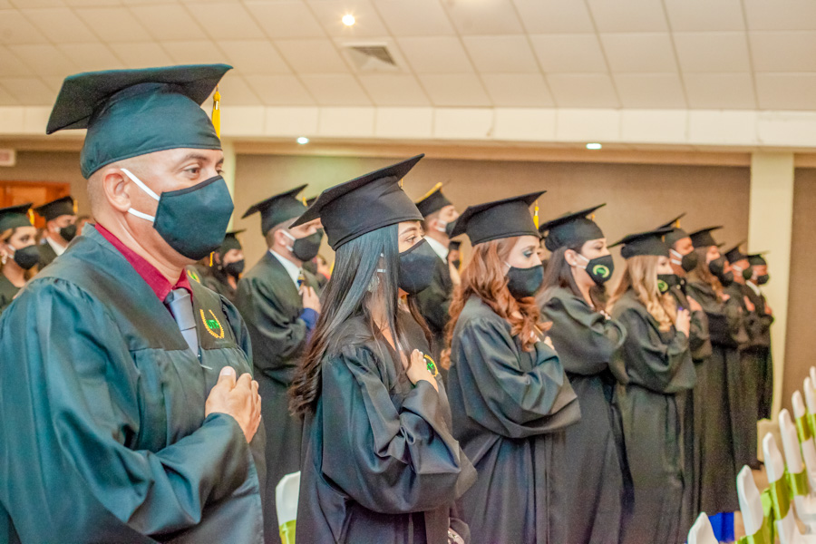 La 23 graduación UTH campus El Progreso