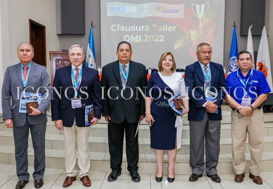 Reconocimiento a rectora María Antonia Fernández UCENM Honduras