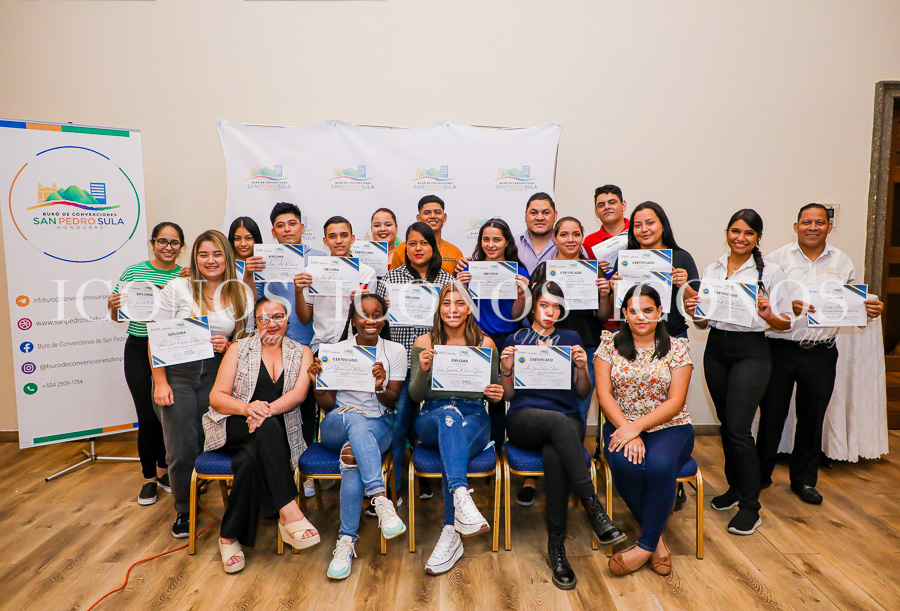 Segunda promoción de meseros eventuales by Buró de Convenciones