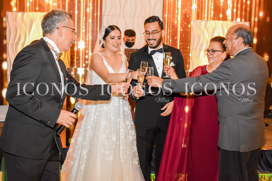 Grecia Caballero y Fernando Almendares