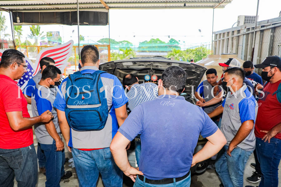 El día más frío al volante by Washington Academy y Fríopartes Honduras