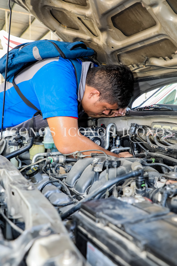 El día más frío al volante by Washington Academy y Fríopartes Honduras