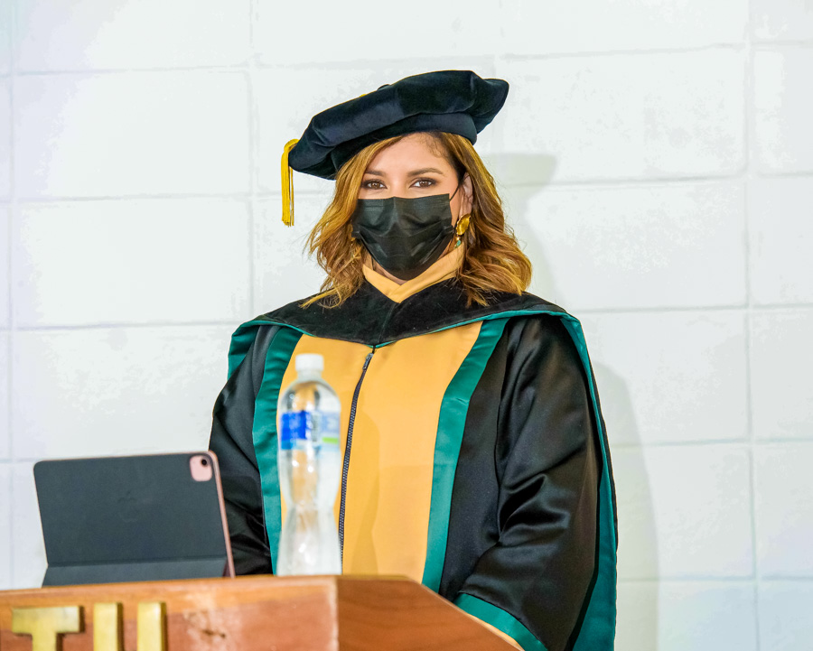 UTH campus La Ceiba celebra la 29 promoción de graduados