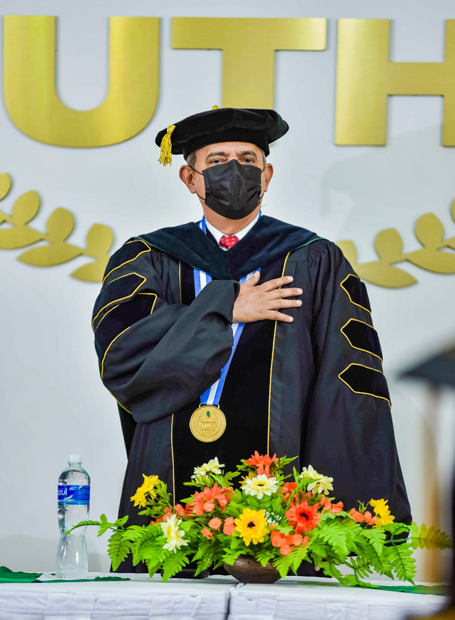 Graduacion 2022 UTH campus La Ceiba