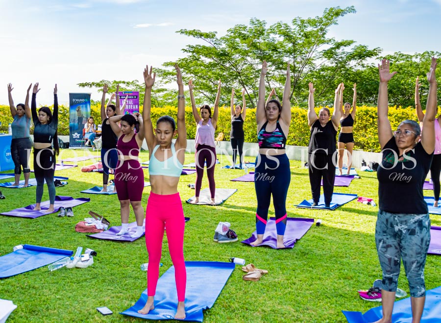 Clase de yoga India's Essence of Yoga 2022 Nuevos Horizontes Business Center San Pedro Sula Honduras