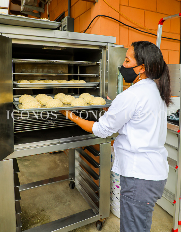 Panadería La Doña by Leslie Vega