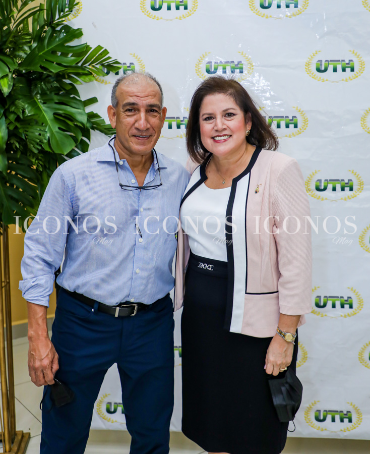 Becas STEM para mujeres Aurora y Abraham Bueso by Laboratorios Bueso Arias