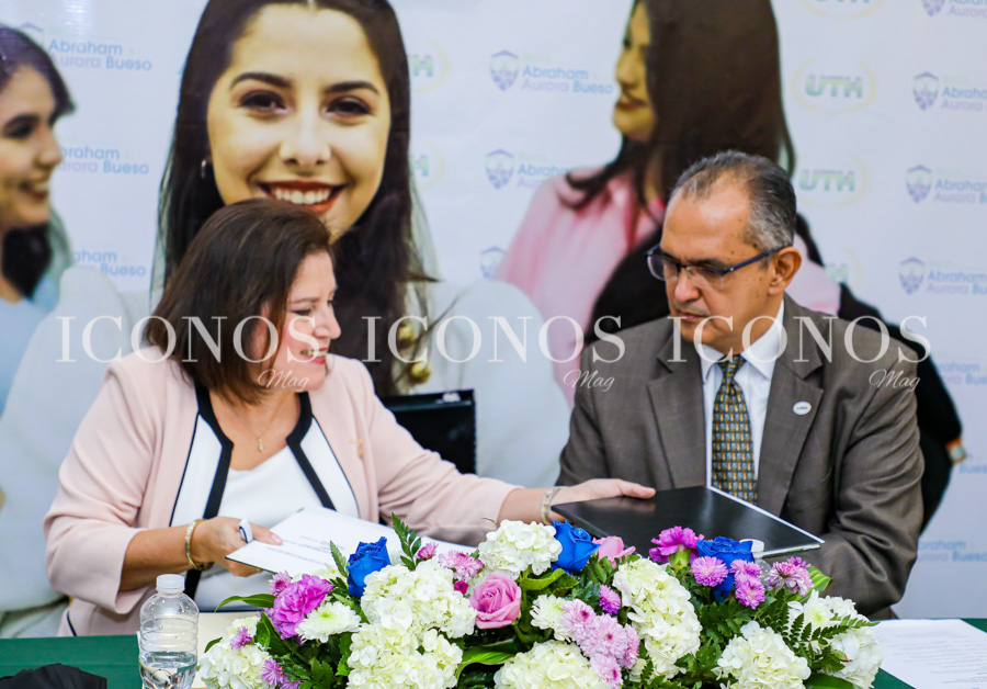 Becas para mujeres Aurora y Abraham Bueso by Laboratorios Bueso Arias