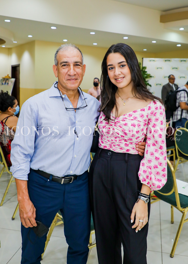 Becas para mujeres Aurora y Abraham Bueso by Laboratorios Bueso Arias