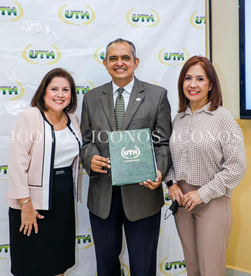 Becas para mujeres Aurora y Abraham Bueso by Laboratorios Bueso Arias