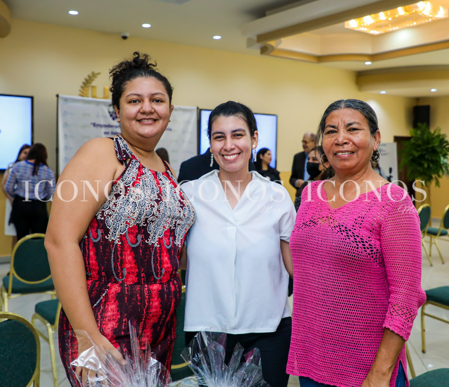 Becas para mujeres Aurora y Abraham Bueso by Laboratorios Bueso Arias