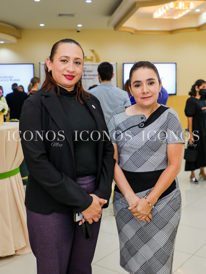 Becas para mujeres Aurora y Abraham Bueso by Laboratorios Bueso Arias