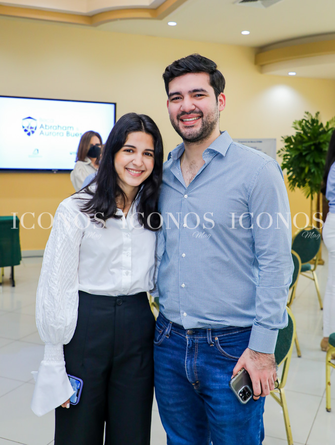 Becas para mujeres Aurora y Abraham Bueso by Laboratorios Bueso Arias