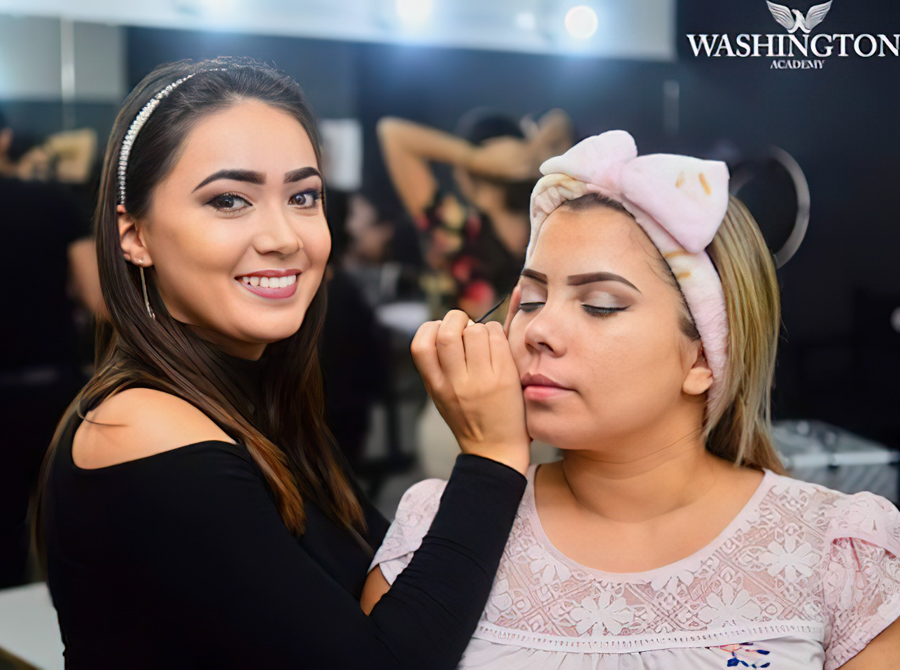 Diplomado de Maquillaje Profesional by Washington Academy