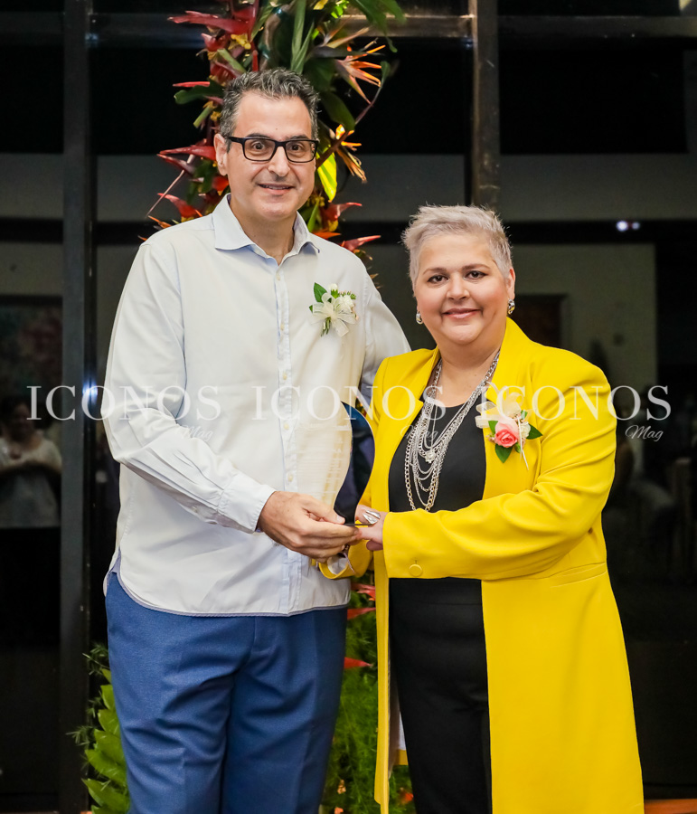 Exposición de pintura El arte y la paz en Honduras 2022 Asociación de Mujeres Artistas de Honduras Amah Banco del País Honduras