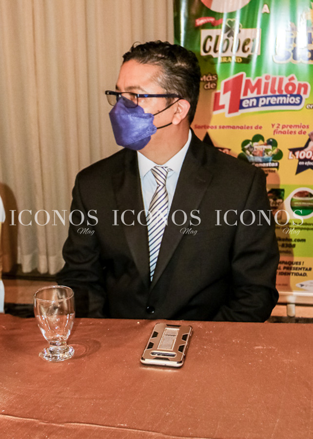 Promoción Dale like by Clover Brand y Gold Star