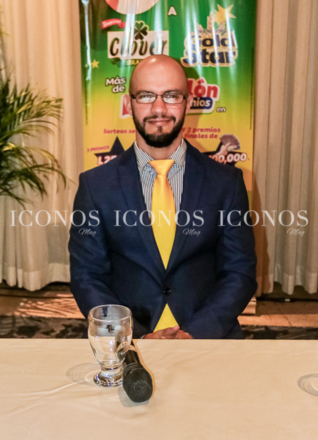 Promoción Dale like by Clover Brand y Gold Star