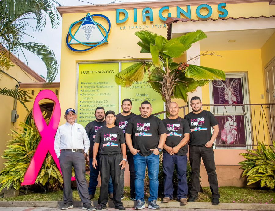 Campaña rosa Empodérate de la lucha by Laboratorio Diagnos