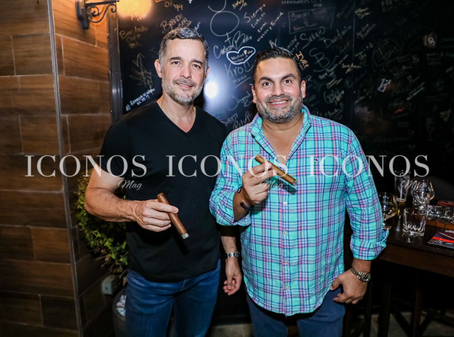 Noche de maridaje y habanos by Distrito 5