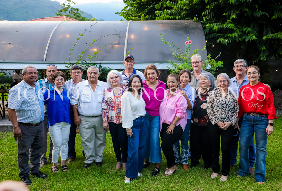 Reencuentro clase 1977 Instituto Departamental Evangélico