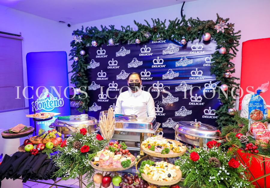 Holiday Charcuterie cocktail by Castillo del Roble & Supermercados Colonial