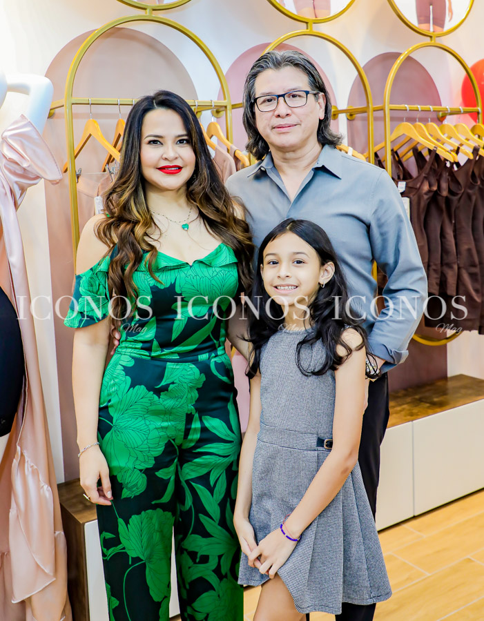 Inauguración tienda MariaE by Mega Mall