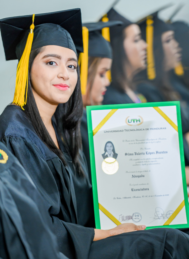 Treinta-graduacion-Universidad-Tecnologica-de-Honduras-La-Ceiba