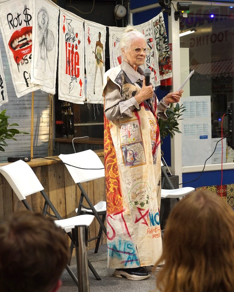 Fallece diseñadora Vivienne Westwood