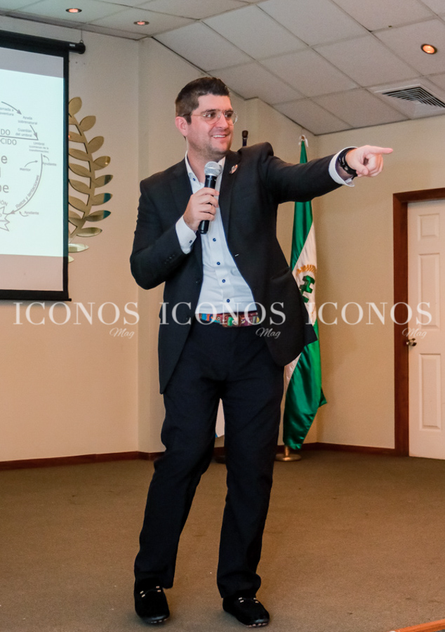 Conferencia Impact Junkie by Philip Harding en UTH Tegucigalpa