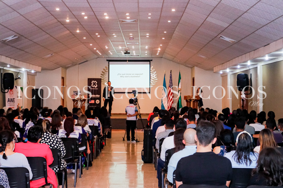 Conferencia Impact Junkie by Philip Harding en UTH Tegucigalpa