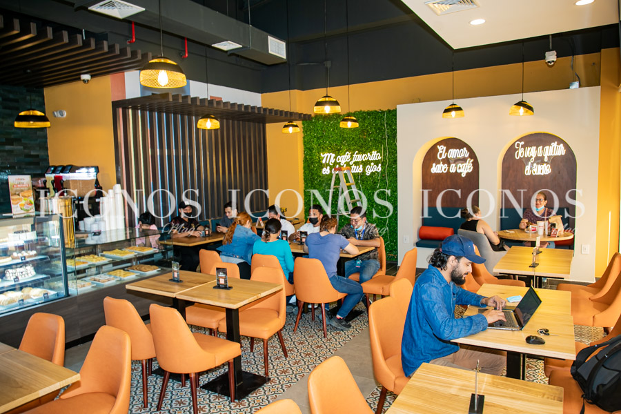 Inauguración Papa Johns Novaplaza Satélite