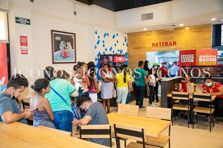 Inauguración Papa Johns Novaplaza Satélite